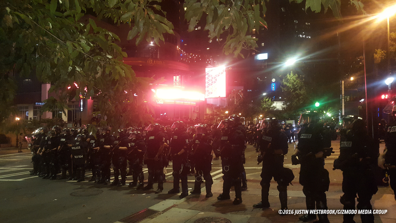 Illustration for article titled A Night Of Tear Gas And Chaos In Charlotte